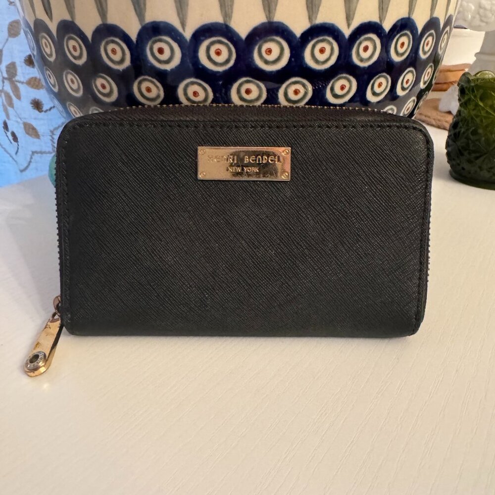 Henri Bendel New York zip wallet